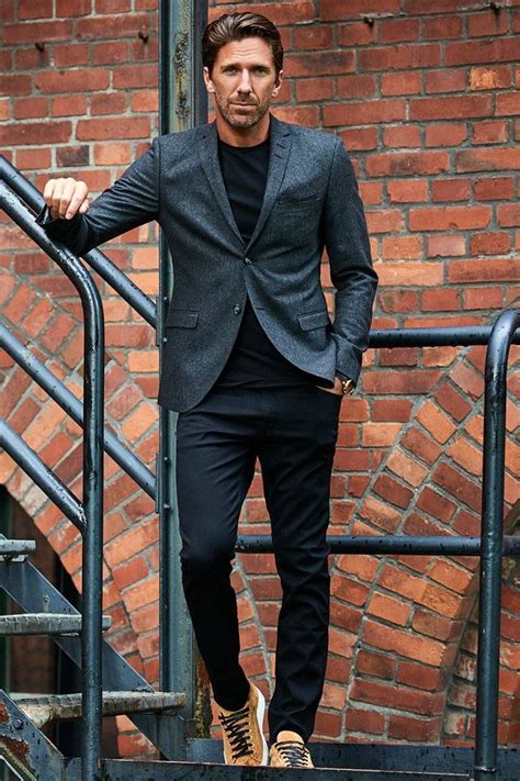 I dress the way i feel comfortable. Henrik Lundqvist wearing Tiger of Sweden. #HenrikLundqvist ...