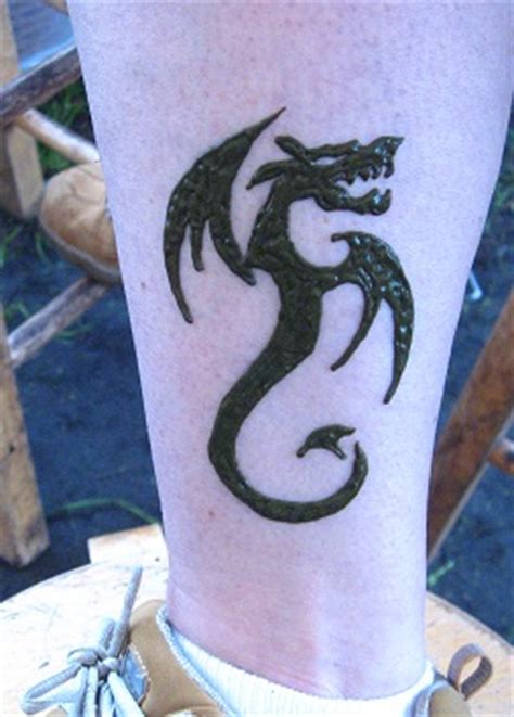 You will see that many people get dragon tattoos to make a sleeve out of them. Pin by Hope Nosbish on Makeup (With images) | Henna tattoo ...