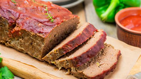 Pour the tomato sauce/ketchup topping on and bake for 10 more minutes, and the let sit to cool. How Long Cook Meatloat At 400 / Air Fryer Meatloaf Recipe ...