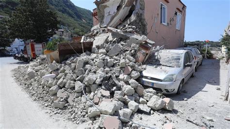 Cosa fare in caso di scossa, la lista, ultima ora | italia. Terremoto Ischia, la Procura valuta inchiesta per disastro ...