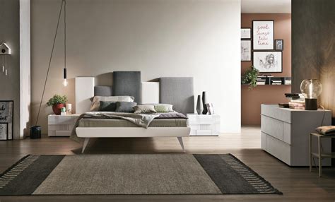 Letto matrimoniale sommier con rete a doghe e box contenitore. Letto matrimoniale Skyline - Tomasella nel 2020 | Camera ...