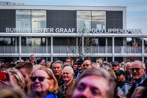 Calme paisible secure, avec sa population typique : Lippens steelt de show tijdens volksfeest en legt fysieke ...