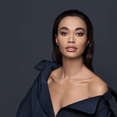 • bij the clashes van the voice of holland zingt romy monteiro de nummers roar van katy perry en hero van mariah carey. Romy Monteiro - RAM Entertainment