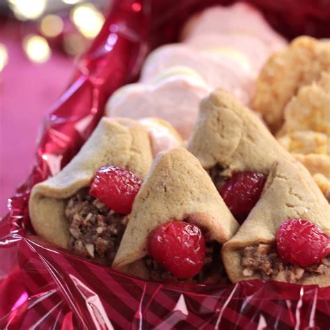 Christmas in a cup is inspired by seasonal flavors and features a combination of cranberry and pomegranate juices with a hint of lime and tangerine. Trisha Yearwood Christmas Bell Cookies/Foodnetwork. - 20 ...