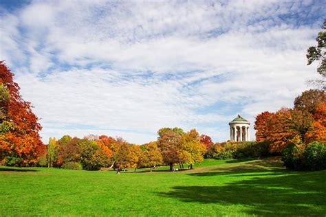 Finden sie hochwertige fotos, die sie anderswo vergeblich suchen. Garten München Frisch Englischer Garten München Foto ...