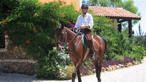 Antalya är en typisk turkisk storstad. Turkiet, Antalya - Taurus ranchritt