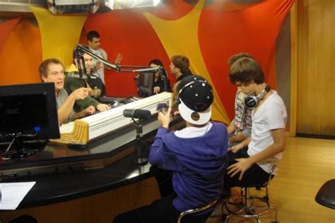 Jovem pan news, commonly known as jp news, is the national radio station of grupo jovem pan, a sistem of radio stations in brazil. Loucas por VDG: VDG na radio JOVEM PAN