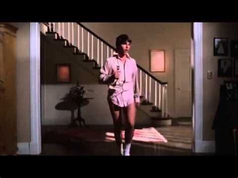 Il joue ici un jeune homme de bonne. Best Movie Scenes : RISKY BUSINESS - Underwear Dance - YouTube