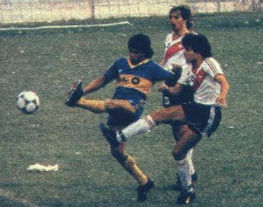 Un ex futbolista argentino, ídolo de los tiburones rojos de veracruz, muestra el otro lado de su vida. planeta boca: Jorge Comas