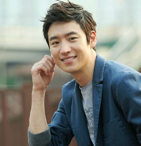 Lee je hoon played a gloomy character in where stars land , but did you know that he loved to style chae soo bin's hair behind the scenes? Lee Je Hoon - Soompi
