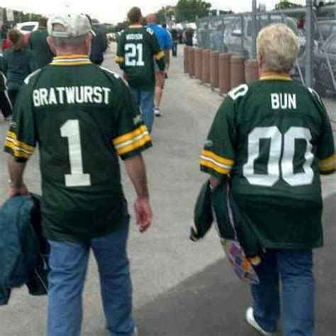 Met nieuws, wedstrijden en spelers. Funny older couple | Green bay packers, Green bay packers ...