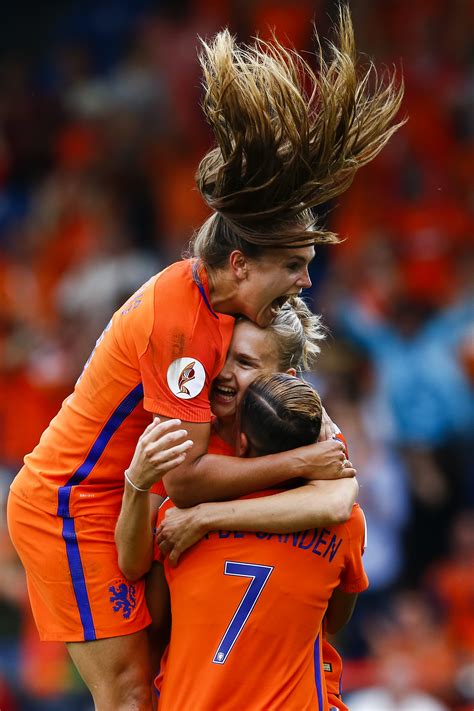 We verwachten minstens 5 goals van de oranje.vrouwen maar hopelijk meer. In beeld: zo haalden de Oranje leeuwinnen de halve finale