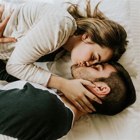 You can send romantic images with text to her. Cute Goodnight Texts for Her, Quotes and Messages.