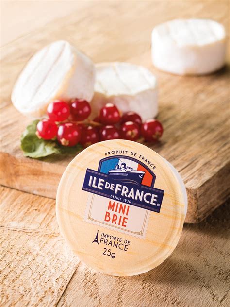 Under its thin and undulating white rind, cheese has an onctuous texture and a creamy taste that give you all the pleasure of a brie in an ideal format for all. Mini Brie | Ile de France Cheese
