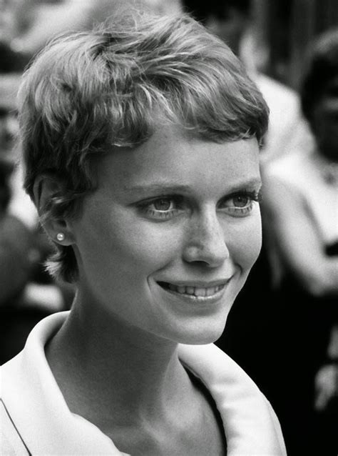 And then she proceeded to cut off her hair. 30 Beautiful Portraits of Mia Farrow With Pixie Haircut in ...