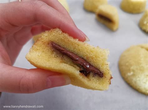 Sajian kue bolu coklat kukus adalah sajian kue yang nikmat. Cara Membuat Bakpia Kukus Coklat - Bakpia Kukus Paling ...