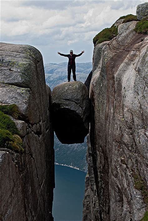 Kjeragbolten is a boulder on the mountain kjerag in sandnes municipality in rogaland county kjeragbolten is a five cubic meter boulder. Norwegen-Reisebericht: "Kjerag"