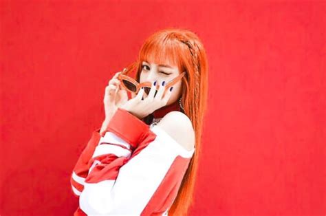 Lisa envía saludos por año nuevo. Lisa de Blackpink Habla Sobre su Relación con Otros Ídolos ...