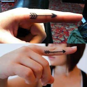 19 gambar tato keren di dada simple saat ini kami menyaseandainyan beragam gambar tato simple keren membuatmu tampil cantik dan menawan. Tato Di Jari Tangan Simple - Ukira Gambar