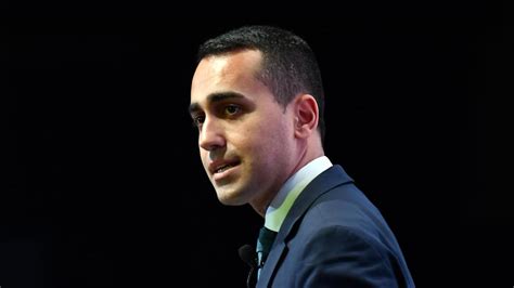 Esercita come professionista e collabora con trasmissioni radio e tv nazionali. Luigi Di Maio beccato con una misteriosa bionda: le foto ...