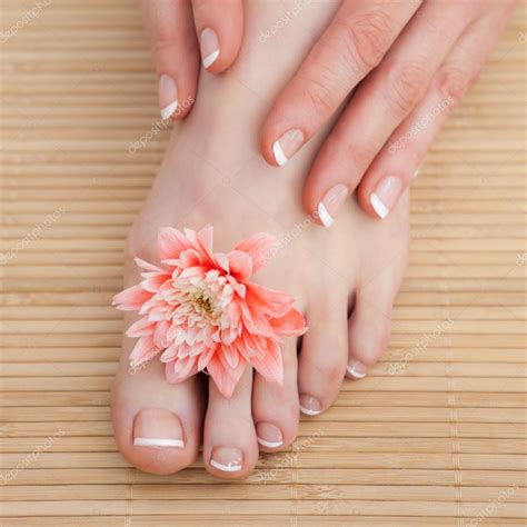 Sim, perguntas como essa costumam aparecer em várias mídias. Tratamento de unhas francês no centro de spa fotos ...