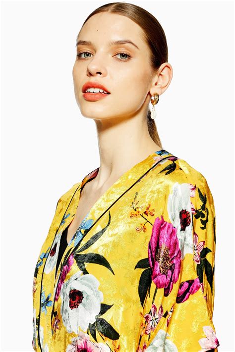 Turn to topshop's collection of dresses for your everyday staples. Yellow Floral Print Kimono | Floral print kimono