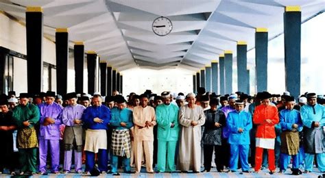 Hari raya aidilfitri disambut pada 1 syawal tahun hijrah. Panduan terkini cara solat sunat Hari Raya Haji Aidiladha