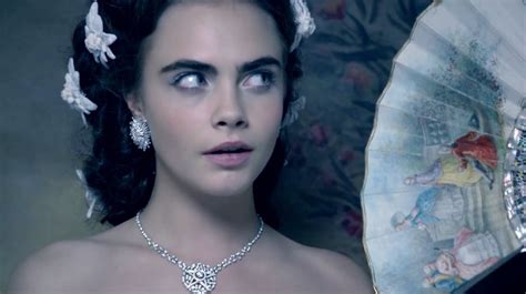 Cara jocelyn delevingne, i̇ngiliz model ve aktris. Premjera: Karlo Lagerfeldo filmas „Reinkarnacija" su Cara ...