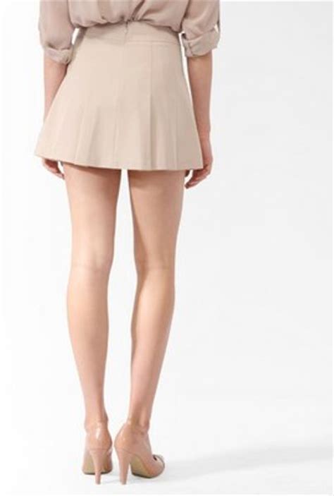 Its prominent graphics will show everyone that you love to watch a good competition go down! Forever 21 Short Box Pleated Skirt in Khaki | Lyst