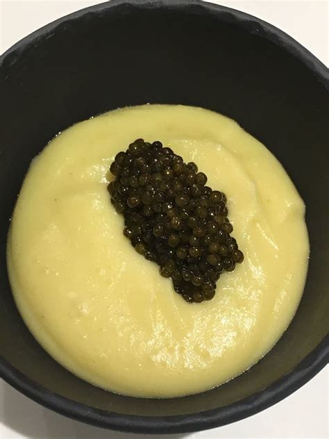 Compare the rare english earthapple, german erdapfel, dutch aardappel, icelandic jarðepli, and persian سیب‌زمینی. Caviar sur une mousseline de pommes de terre ratte fumées ...