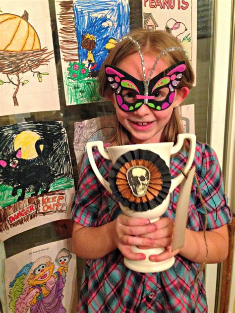 Check out this masquerade dinner party, complete with fun, simple dinner game ideas and for any dinner party, especially a masquerade dinner party for halloween, it's fun to have a few activities. Nob Hill: Masquerade Halloween Dinner Party