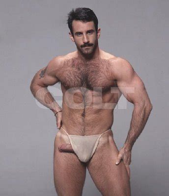 The punishment was introduced by peter the great in 1701 for use in the military. Secretos de Hombres: Actores porno Gay.