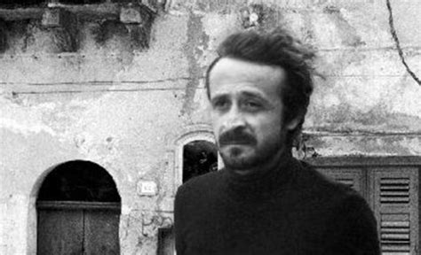 Cinema e musica alla vita di peppino e' dedicato il film i cento passi di marco tullio giordana, con luigi lo cascio nel ruolo di impastato. Peppino Impastato, il coraggio di dire No in quei Cento ...