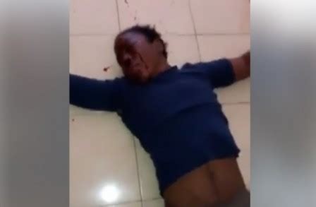 Femmes chaudes nues twerk twerk. Italie. Centre pour migrants: Des femmes africaines se ...