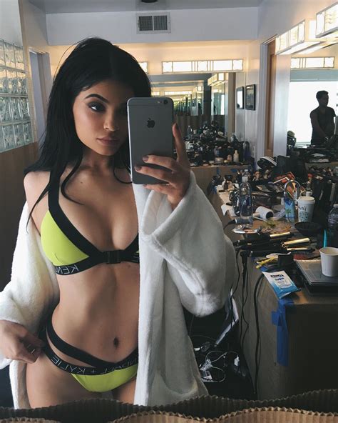 Kylie jenner is getting through her quarantine by twerking her heart out. Kylie Jenner - Snapchat Pics - GotCeleb