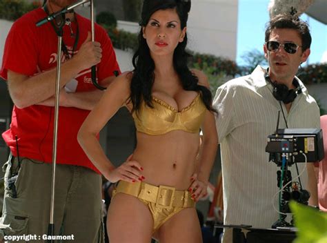 Миссия в рио /2009/ oss 117: CINEBLOGYWOOD: Reem Kherici : interview et photo ...