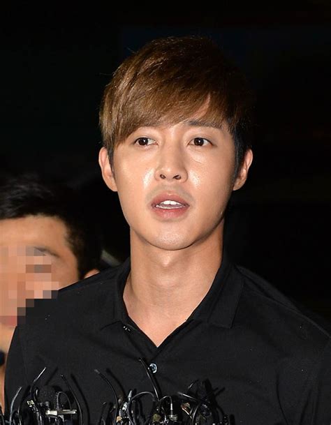 Kimhyunjoong (김현중)영상 사인회 1호 찐팬 현장 난입사건.! 김현중 전 여자친구 벌금형… 명예훼손 무죄