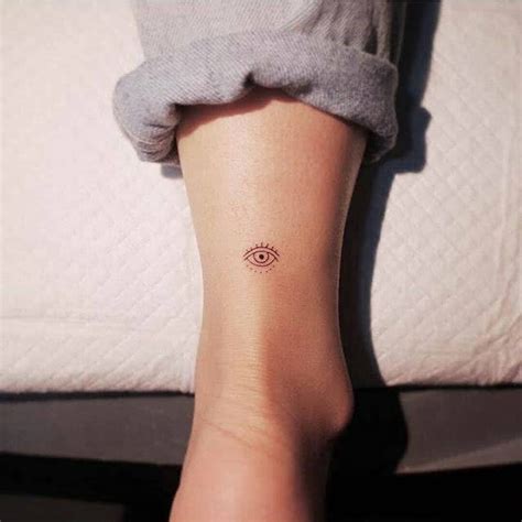 Bu arada si̇zler i̇çi̇n görselleri̇n. #minimal #tattoo | Dövmeli kadın, Mini tattoos, Sevimli ...