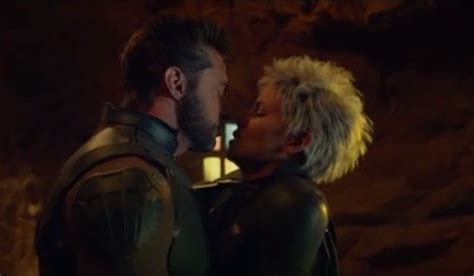 Written by tom desanto and bryan singer. Wait, Why Are Wolverine And Storm Making Out In This X-Men ...