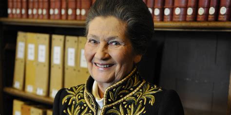 Elle sera alors la cinquième femme à reposer dans la crypte du monument. Simone Veil entrera au Panthéon le 1er juillet