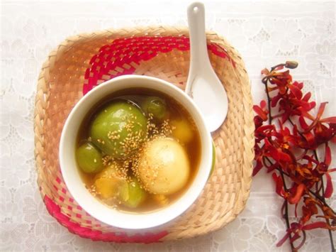 Eng lee min, samantha ee kai chee, richell lee lian hong. 10 Desserts You Can't Miss in Vietnam - Travel information ...