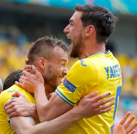 Beim späten sieg gegen die schweden profitierte das team von einem platzverweis. Fußball-EM 2021: Ukraine besiegt Deutschland-Schreck ...