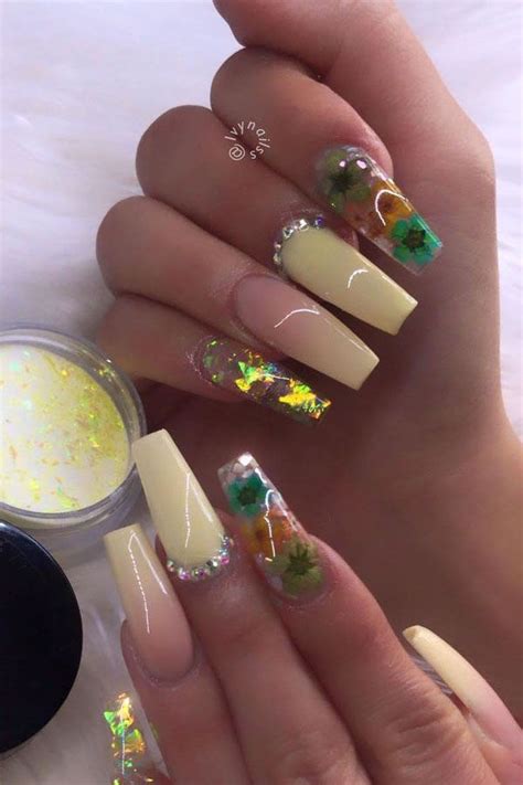 Learn how to create a flower mani at home, from poppies to daisies to dried flower art. 51 Dried Flower Nail Art Designs | Style VP | Page 17 ...