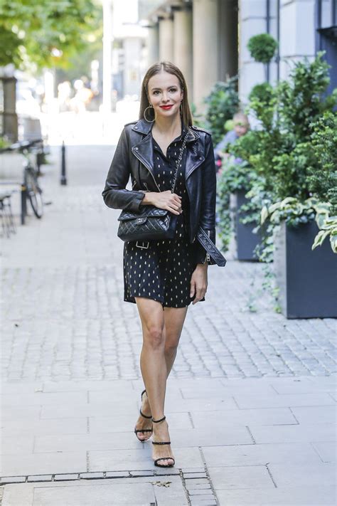 Anna wendzikowska po ostatnim rozstaniu wygląda kwitnąco i jest szczęśliwie zakochana. Anna Wendzikowska w rockowej stylizacji. Nie za zimno na ...