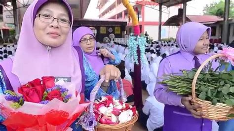 7.30 pagi semua guru dan murid berkumpul di dewan sekolah untuk meraikan majlis sambutan hari guru 2019. SAMBUTAN HARI GURU 2015 - YouTube