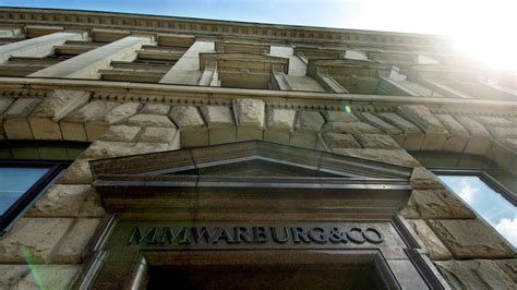 It refers to an aggressive variation of dividend arbitrage in various european jurisdictions, now considered illegal in most countries. Cum-Ex-Geschäfte der Warburg Bank: Fragen und Antworten | Das Erste - Panorama