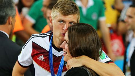 @realmadrid @dfb_team @fifaworldcup winner 2014 @championsleague winner 2013, 2016, 2017, 2018. Kurz vor WM: Süße Liebesgrüße von Toni Kroos' Frau Jessica ...