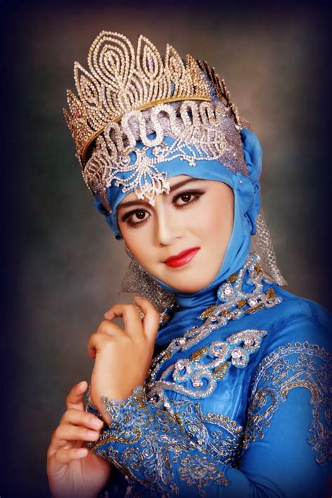 Maybe you would like to learn more about one of these? Rias Pengantin Muslim dan Adat Sunda Modern: Rias ...