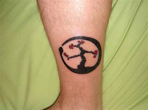 Want to see the best ouroboros tattoo ideas? 30 erstaunliche Ouroboros Tattoo Designs mit Bedeutungen ...