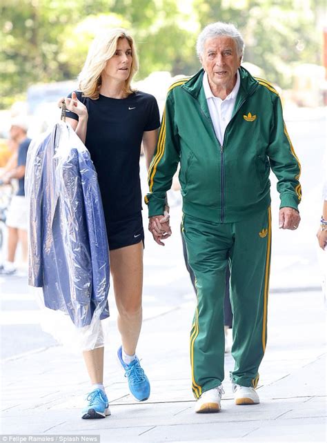 Who is tony bennett's wife? Tony Bennett enjoys day with leggy wife Susan in New York ...